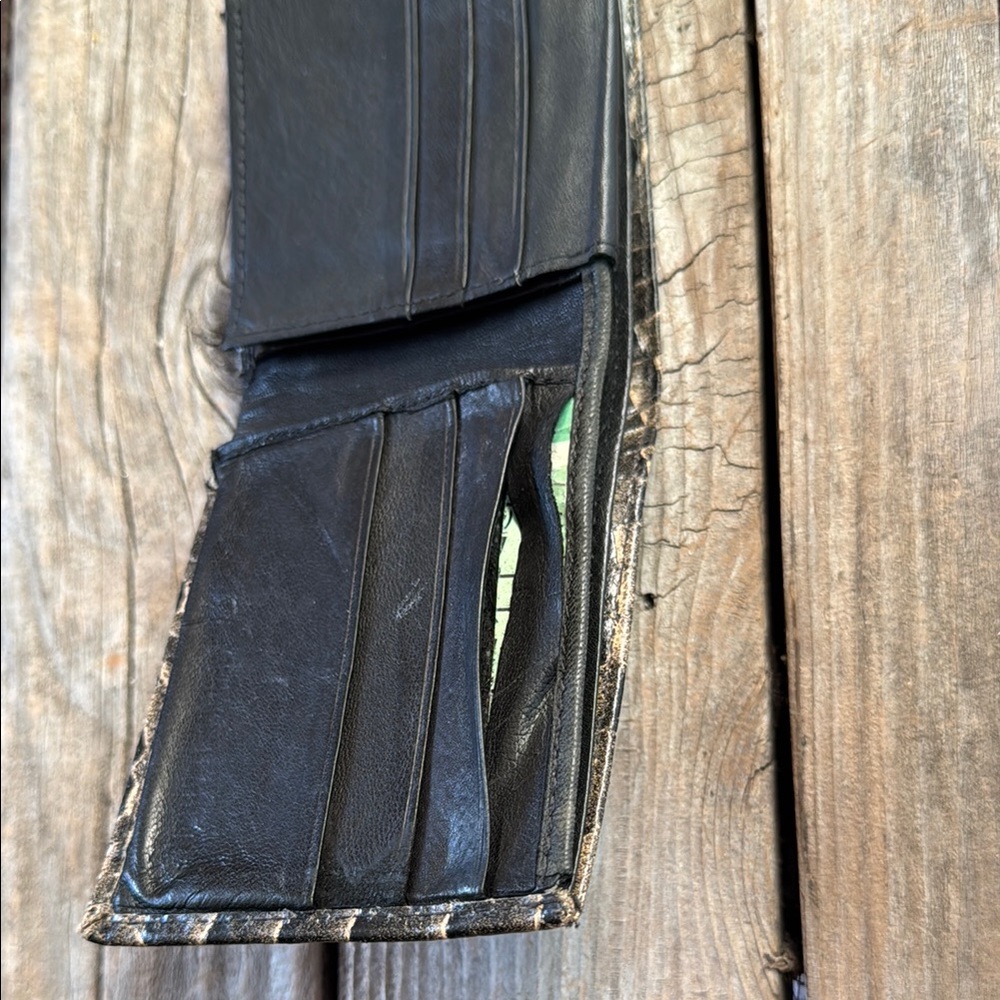 Black Crocodile Embossed Card Holder - Picture 13 of 14